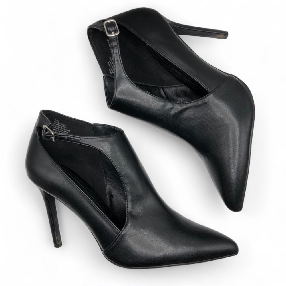 JustFab Irina Cut-Out Bootie
Size 9